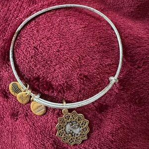 Alex and Ani Leo ♌️ bracelet